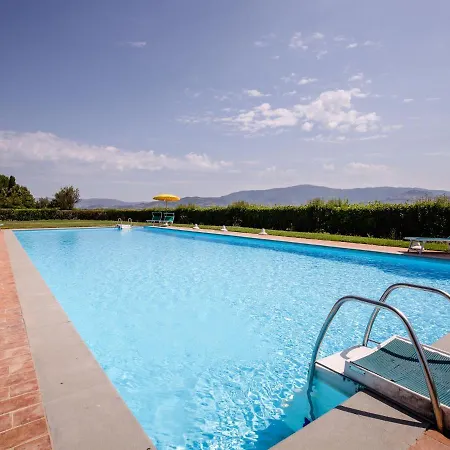 Villa Spacious At Lombriciano Tuscany With Pool *