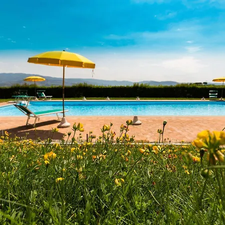 Villa Spacious At Lombriciano Tuscany With Pool