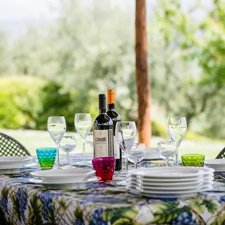 Villa Spacious At Lombriciano Tuscany With Pool